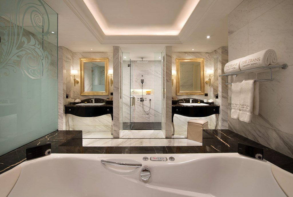 The Trans Luxury Hotel, Presidential Suite, Bathroom